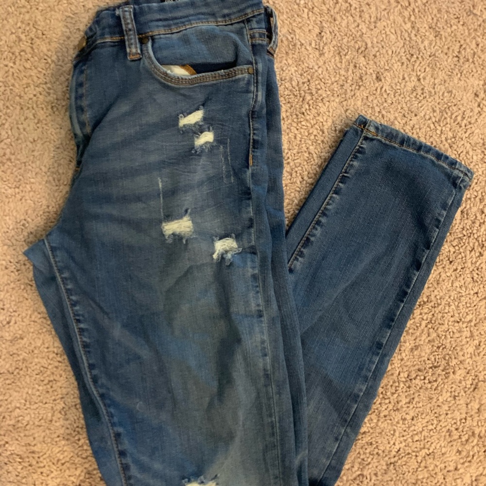 Distressed skinny jeans